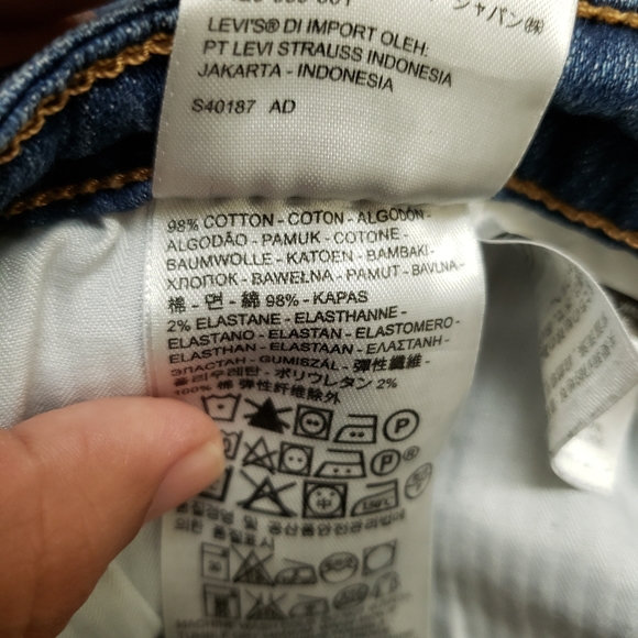 Levi's  denim shorts - Picture 5 of 7